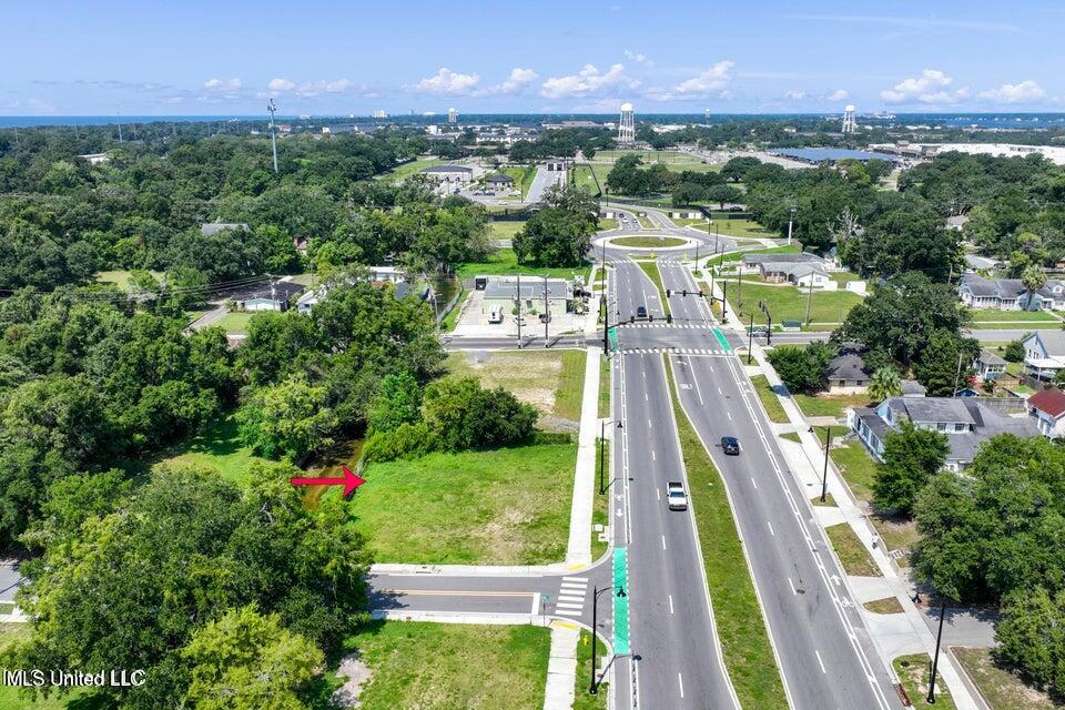 1067 Division Street Biloxi, MS 39530 - Photo 6 of 10 20240808141459361066000000-o (1)