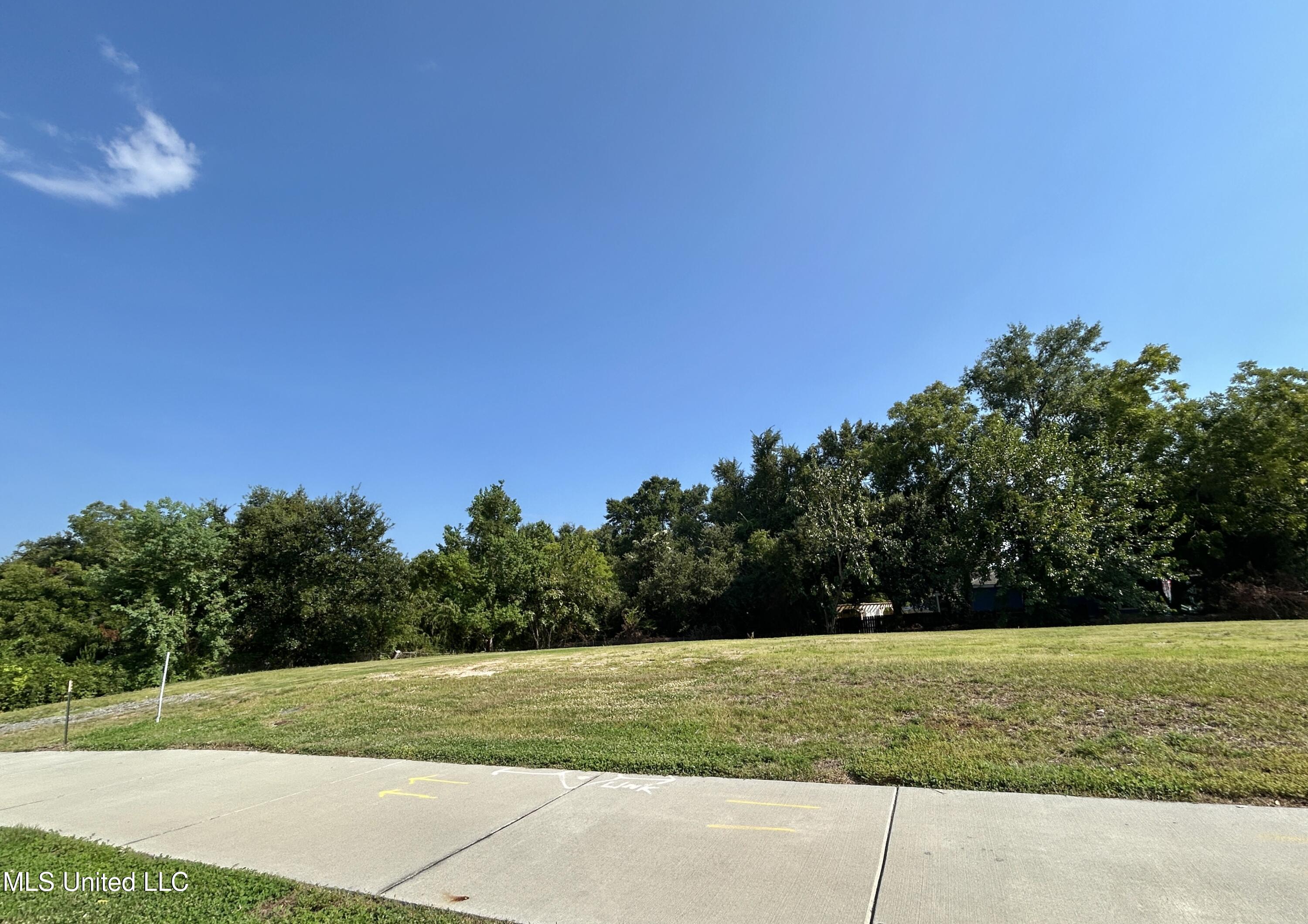 1067 Division Street Biloxi, MS 39530 - Photo 8 of 10 IMG_7802