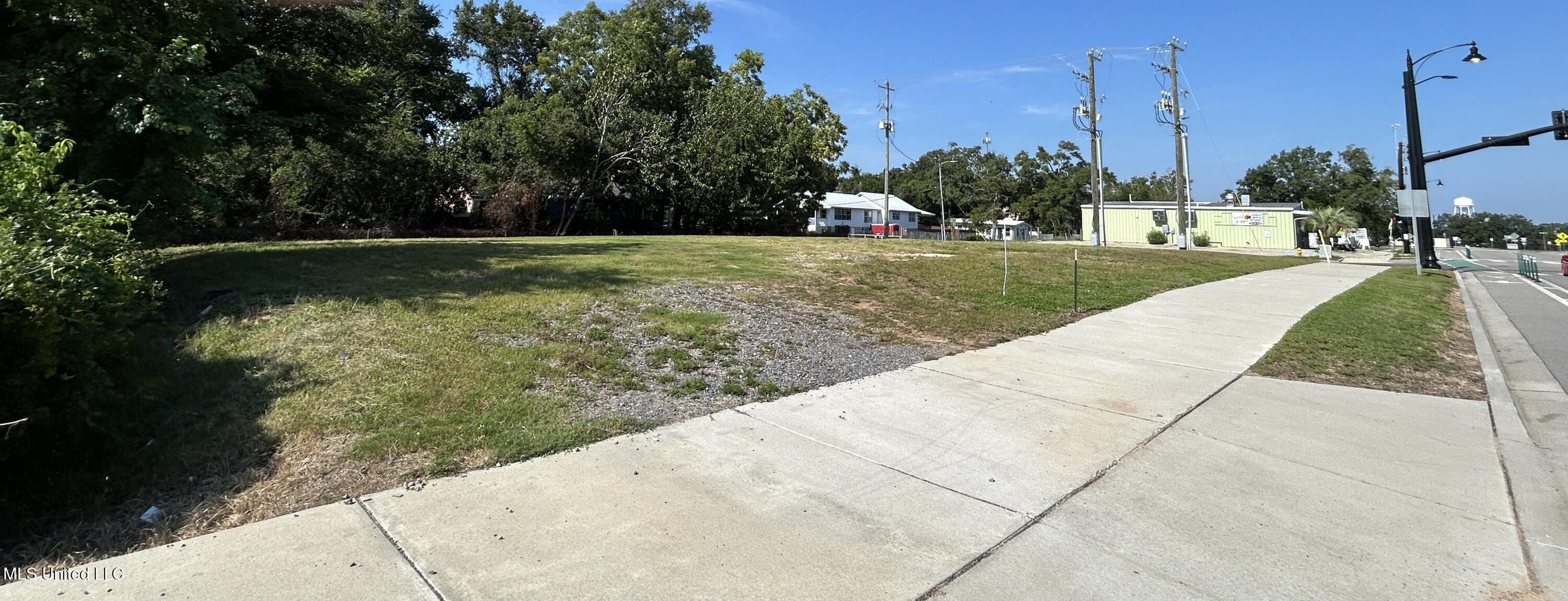 1067 Division Street Biloxi, MS 39530 - Photo 9 of 10 IMG_7795