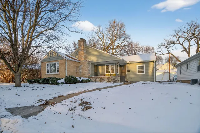 $189,000 | 152 Riverview Drive, Ottawa, IL 61350