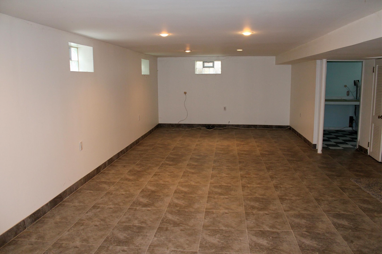 2510 South 17th Avenue Broadview, IL 60155 - Photo 12 of 17 an empty room with an entryway
