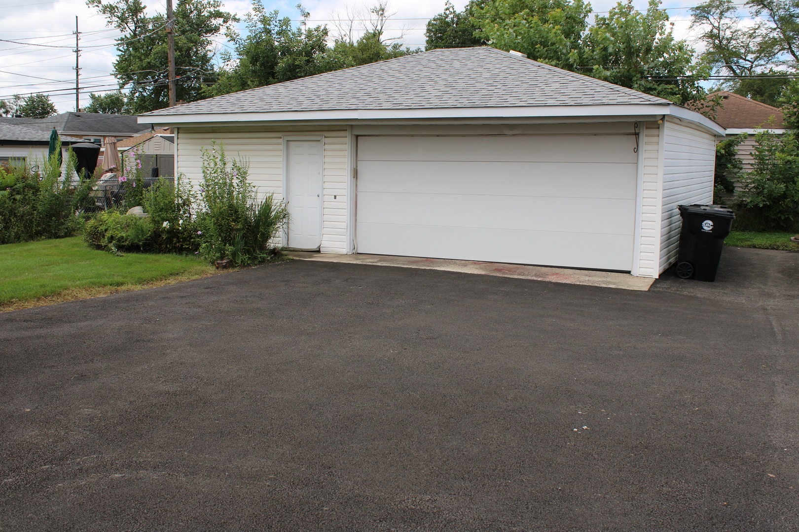 2510 South 17th Avenue Broadview, IL 60155 - Photo 16 of 17 a house with outdoor space