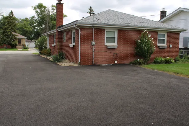 a view of a house with a yard and plants