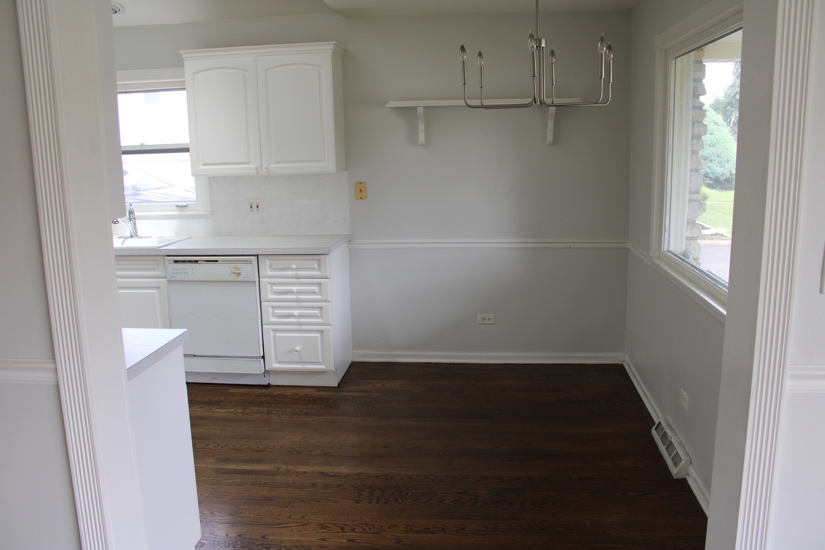 2510 South 17th Avenue Broadview, IL 60155 - Photo 4 of 17 a view of kitchen with wooden floor and electronic appliances