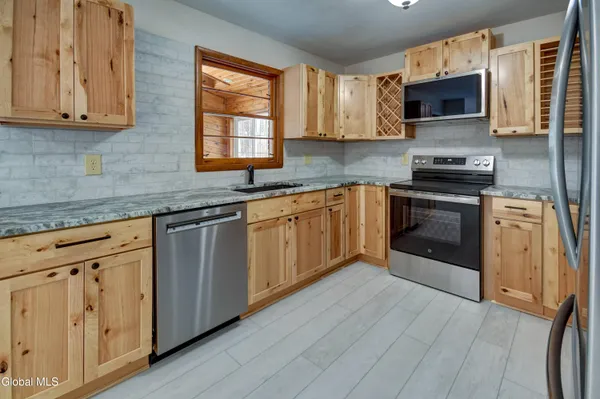 $425,000 | 179 Steadwell Road, Amsterdam, NY 12010