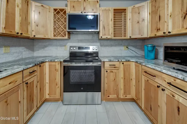 $425,000 | 179 Steadwell Road, Amsterdam, NY 12010