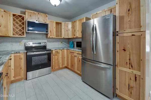 $425,000 | 179 Steadwell Road, Amsterdam, NY 12010