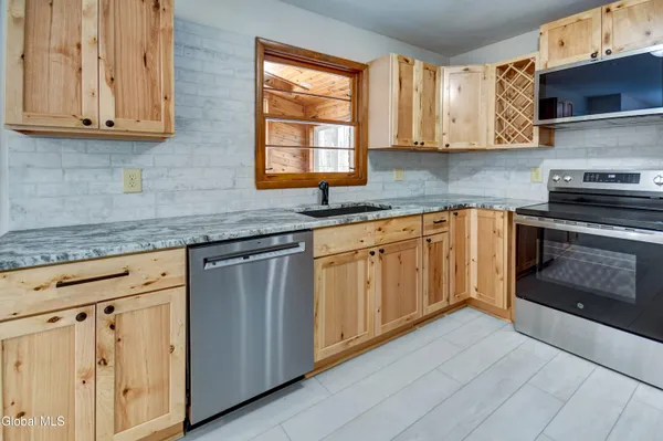 $425,000 | 179 Steadwell Road, Amsterdam, NY 12010