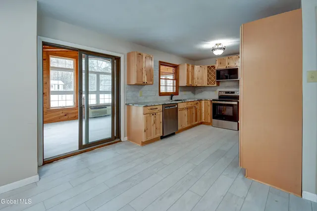 $475,000 | 179 Steadwell Road, Amsterdam, NY 12010