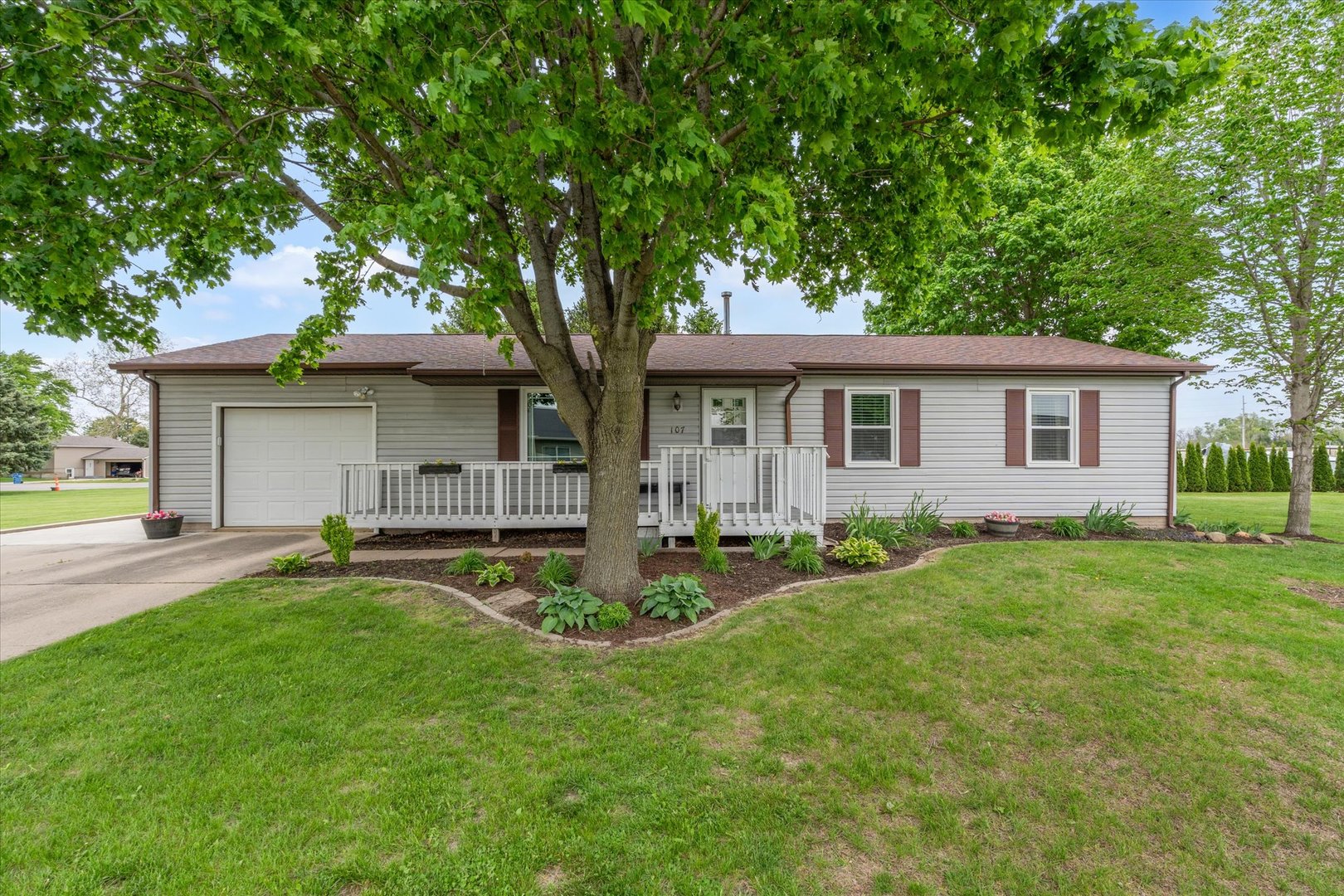 107 4th Street Calamus, IA 52729 - Photo 1 of 41