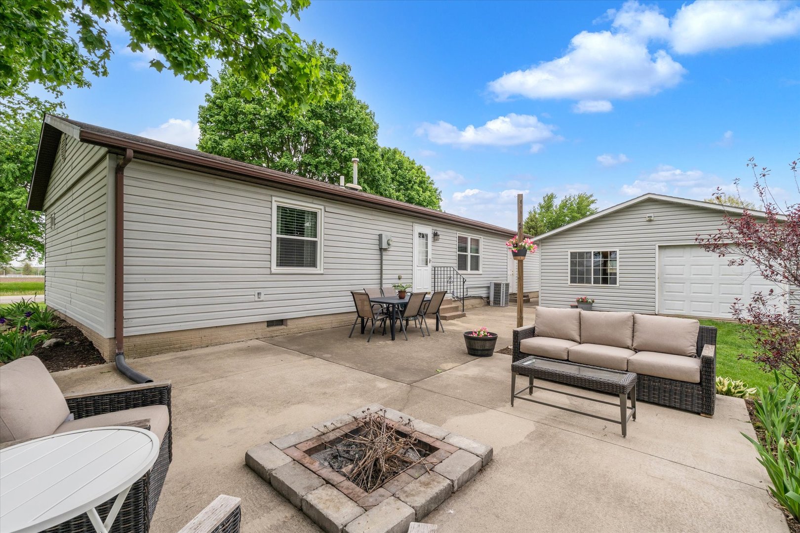 107 4th Street Calamus, IA 52729 - Photo 7 of 41