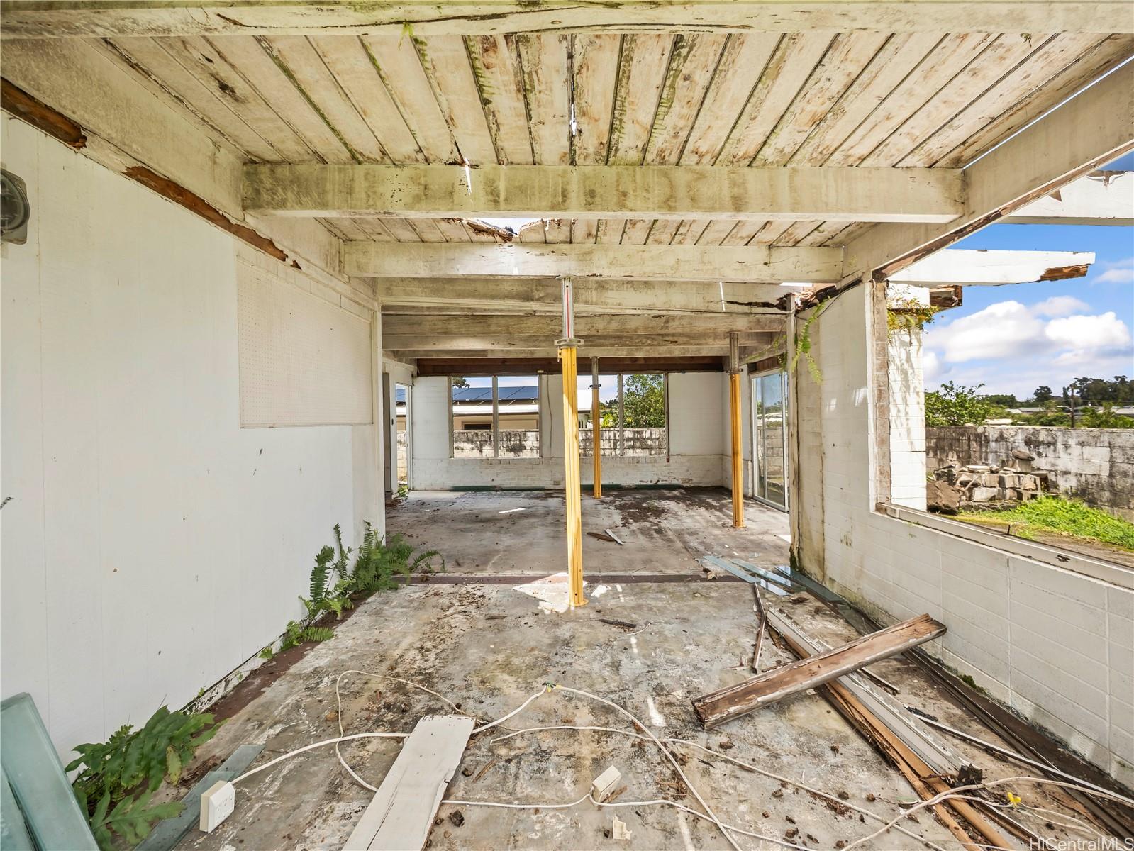 45-627 Anoi Road Kaneohe, HI 96744 - Photo 20 of 25 Metal support jacks to be removed by Seller during escrow. Value is in the land.