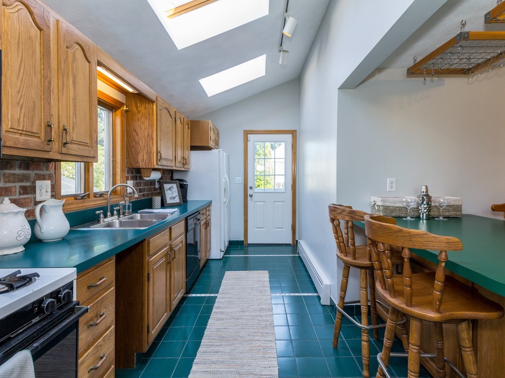 263 North Shore Road Revere, MA 02151 - Photo 5 of 30 Gallery Image 5