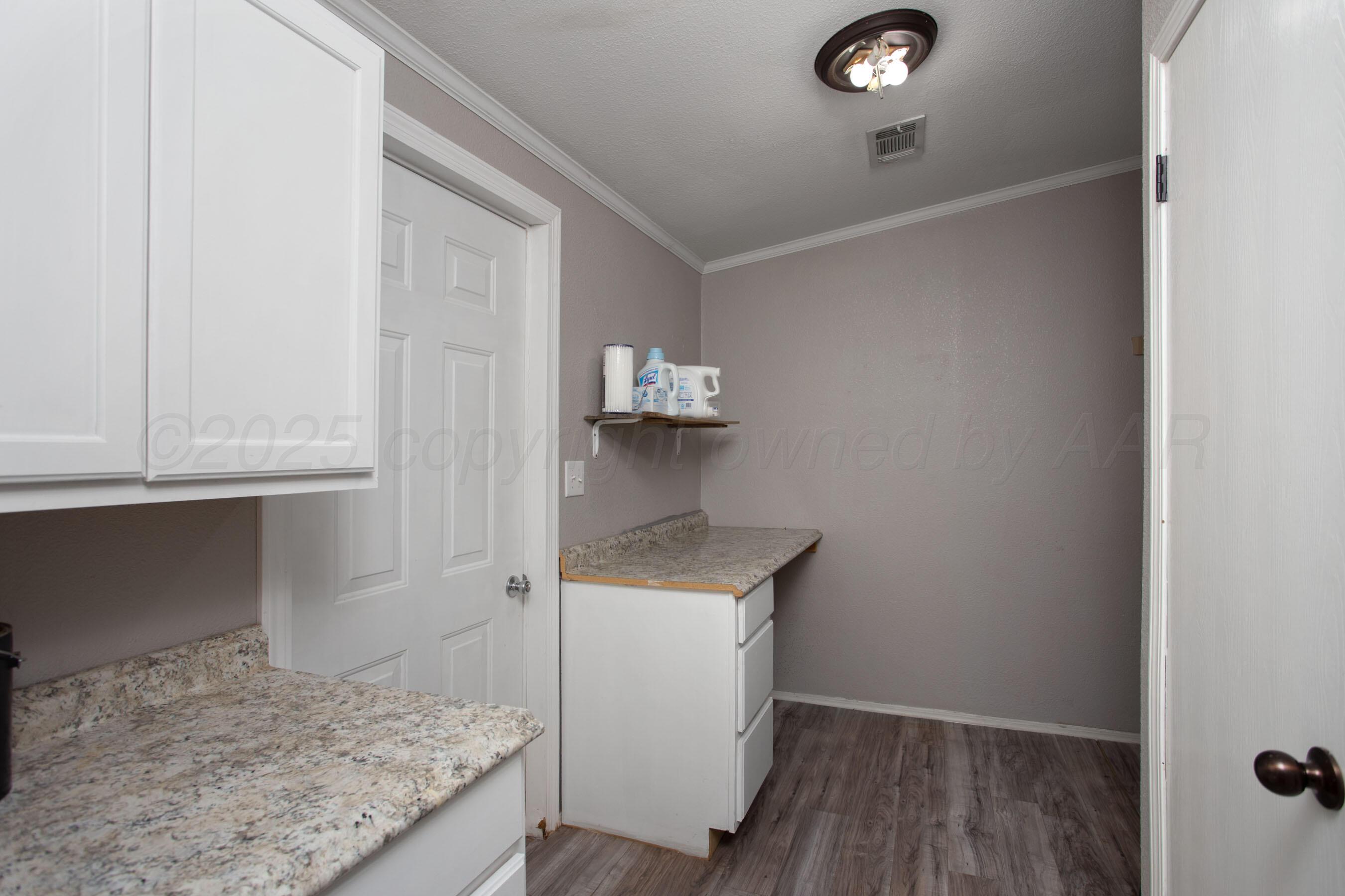 11000 Fox Street Amarillo, TX 79118 - Photo 31 of 40 a utility room with a sink dryer and washer