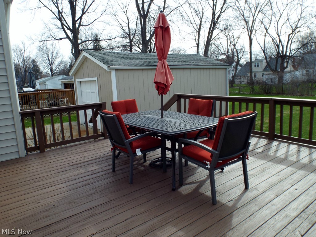 1264 Gordon Road Lyndhurst, OH 44124 - Photo 10 of 21 Great deck and yard for entertaining!