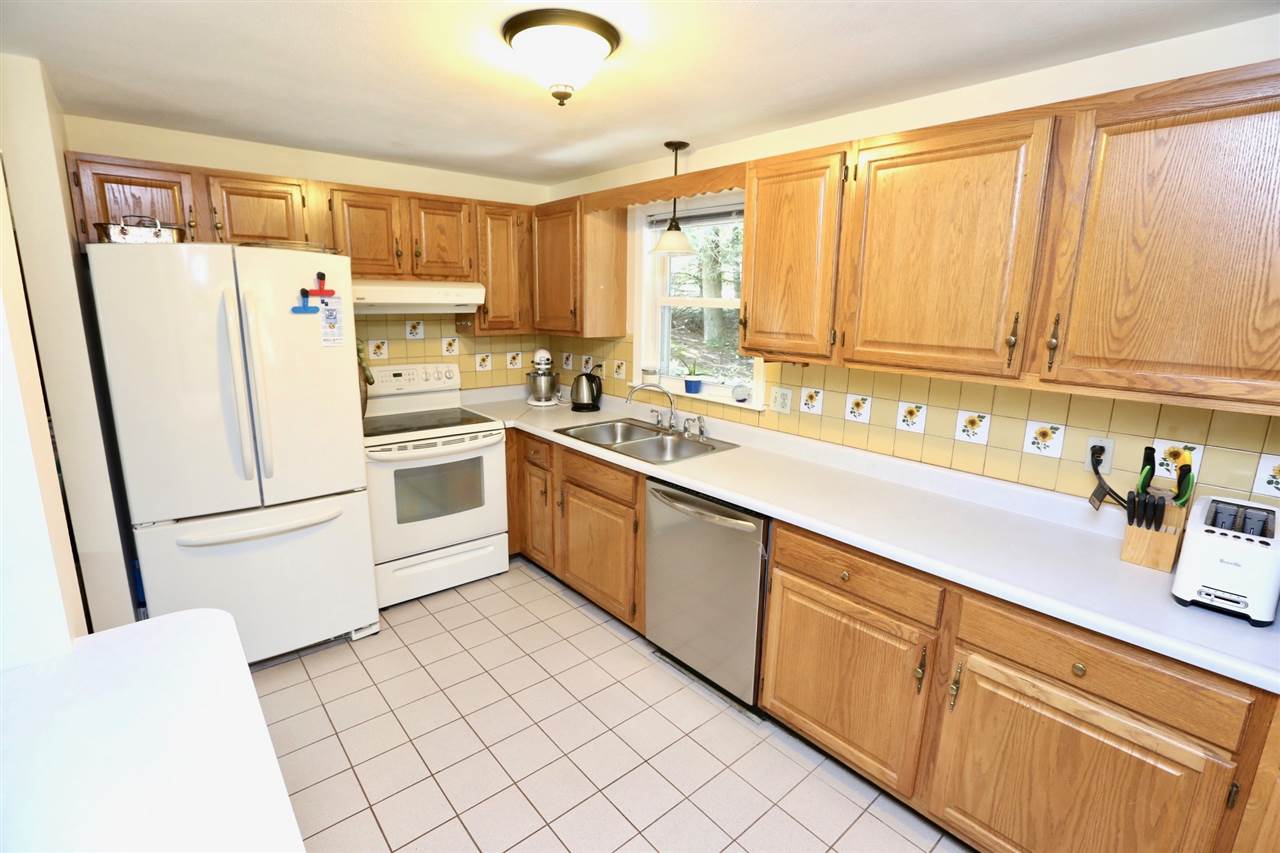 8 Clyde Road Derry, NH 03038 - Photo 12 of 33