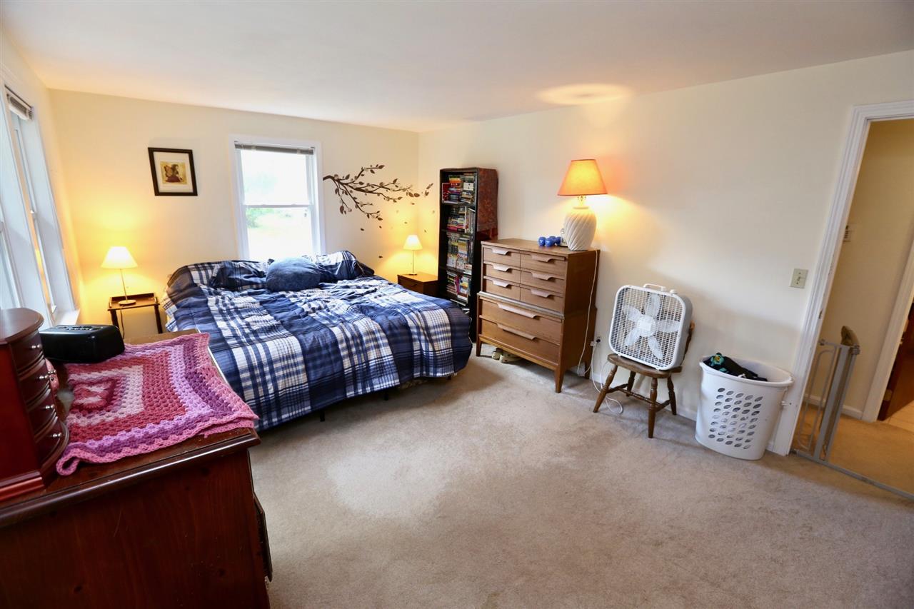 8 Clyde Road Derry, NH 03038 - Photo 20 of 33