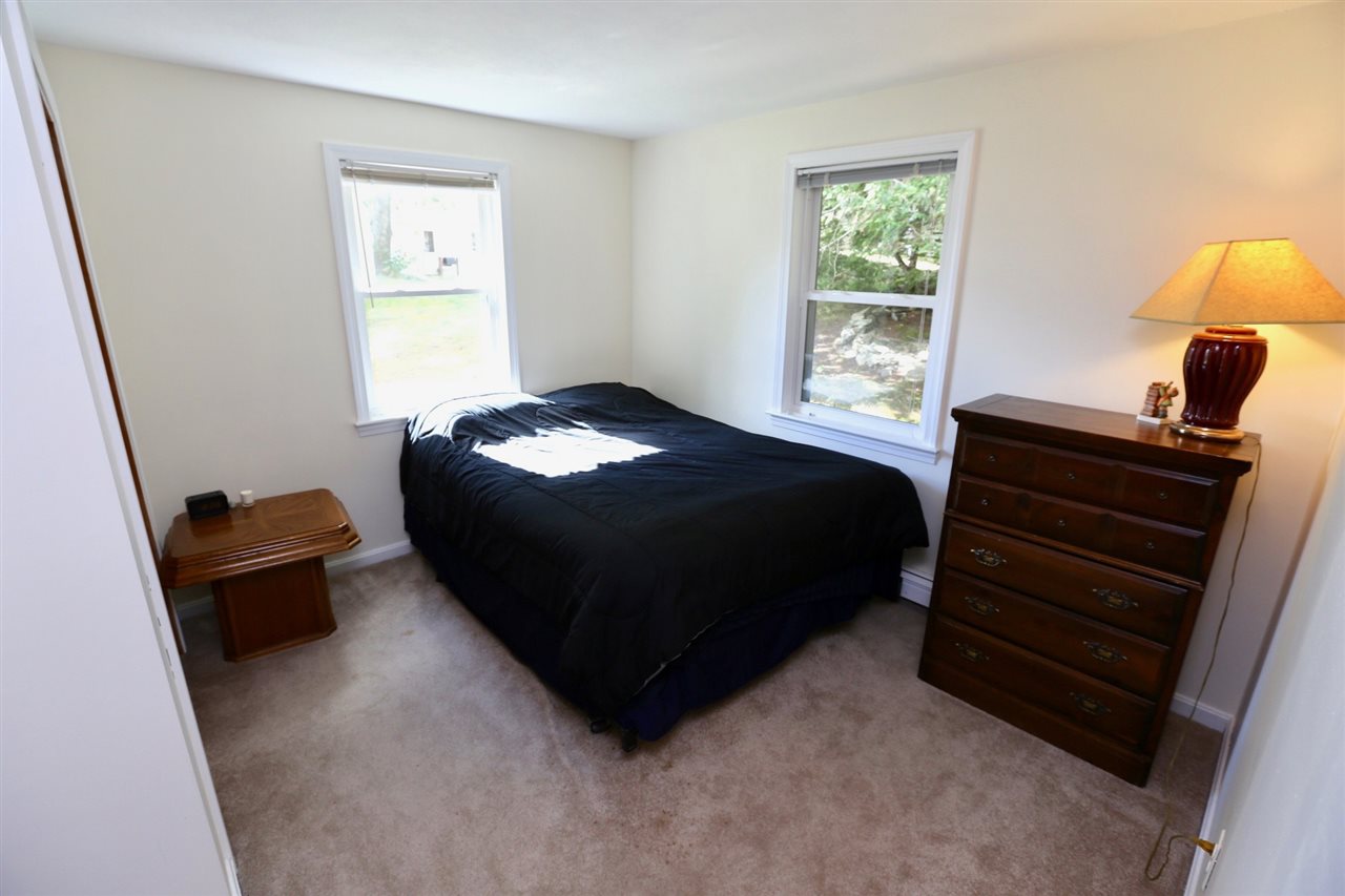 8 Clyde Road Derry, NH 03038 - Photo 21 of 33