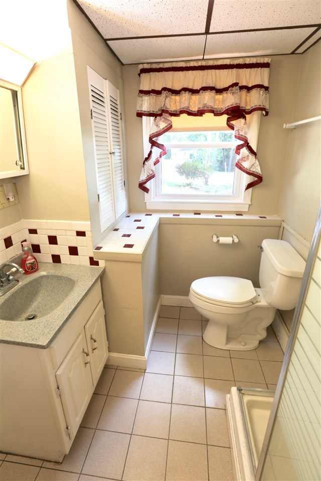 8 Clyde Road Derry, NH 03038 - Photo 30 of 33