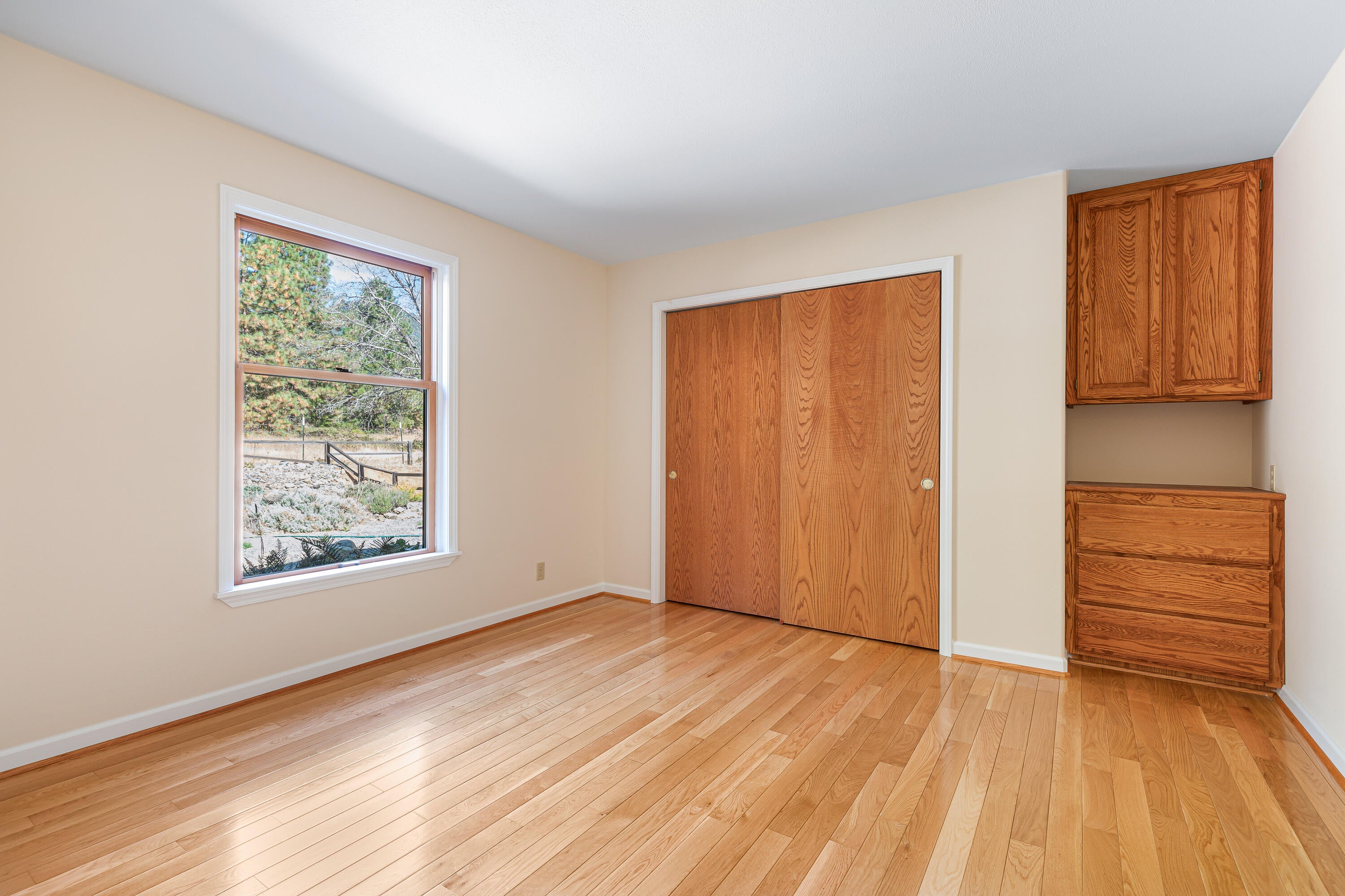 9552 North Applegate Road Grants Pass, OR 97527 - Photo 17 of 32 9R9A7277