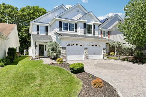 $649,999 | 53 Madison Circle, Middle Island, NY 11953