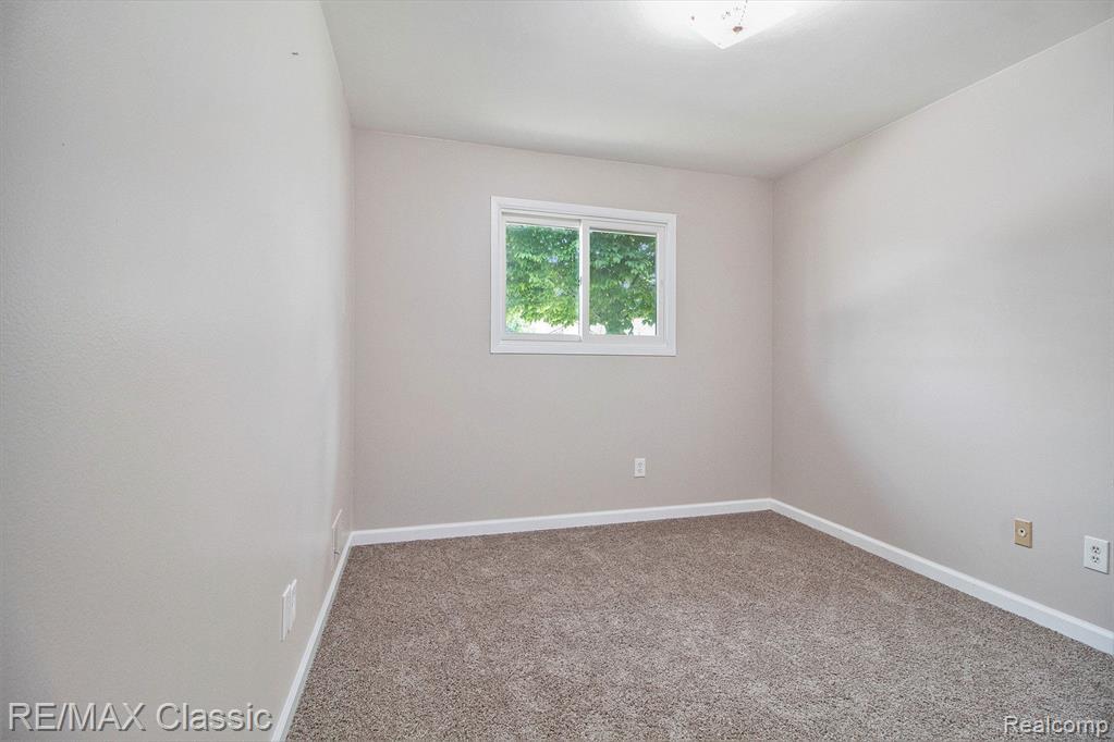 558 Ridge Road Walled Lake, MI 48390 - Photo 19 of 27