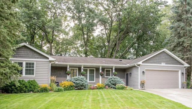 $410,000 | 2300 Dahl Court East, Maplewood, MN 55119