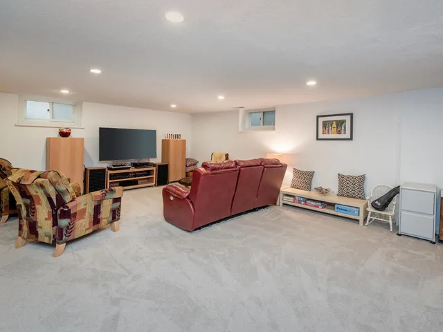 $410,000 | 2300 Dahl Court East, Maplewood, MN 55119