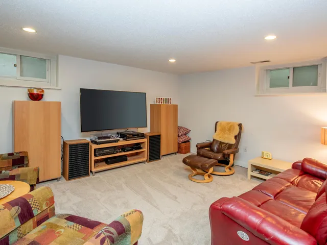 $410,000 | 2300 Dahl Court East, Maplewood, MN 55119