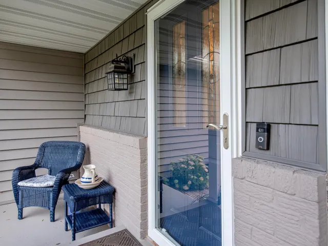 $410,000 | 2300 Dahl Court East, Maplewood, MN 55119