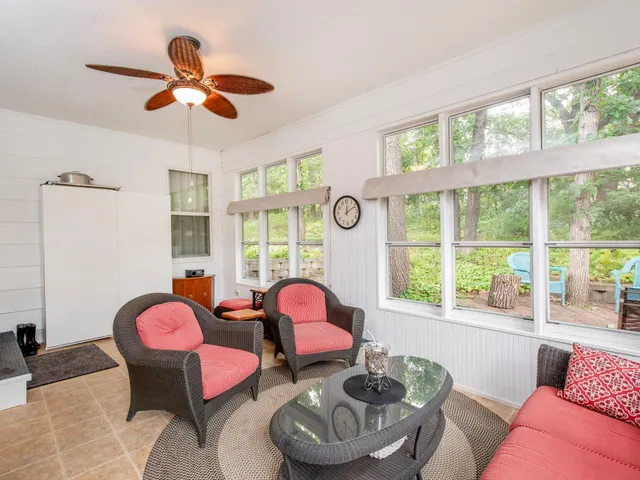 $410,000 | 2300 Dahl Court East, Maplewood, MN 55119