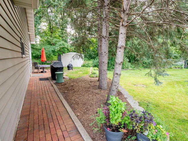 $410,000 | 2300 Dahl Court East, Maplewood, MN 55119