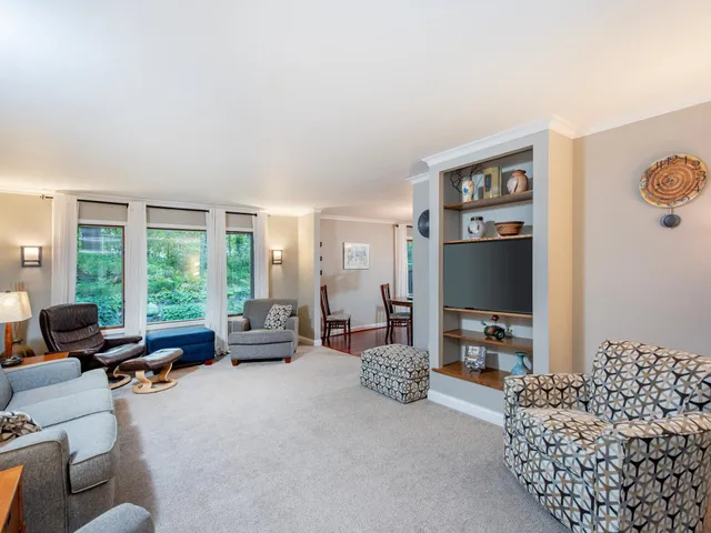 $410,000 | 2300 Dahl Court East, Maplewood, MN 55119