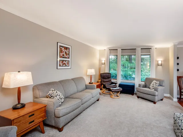 $410,000 | 2300 Dahl Court East, Maplewood, MN 55119