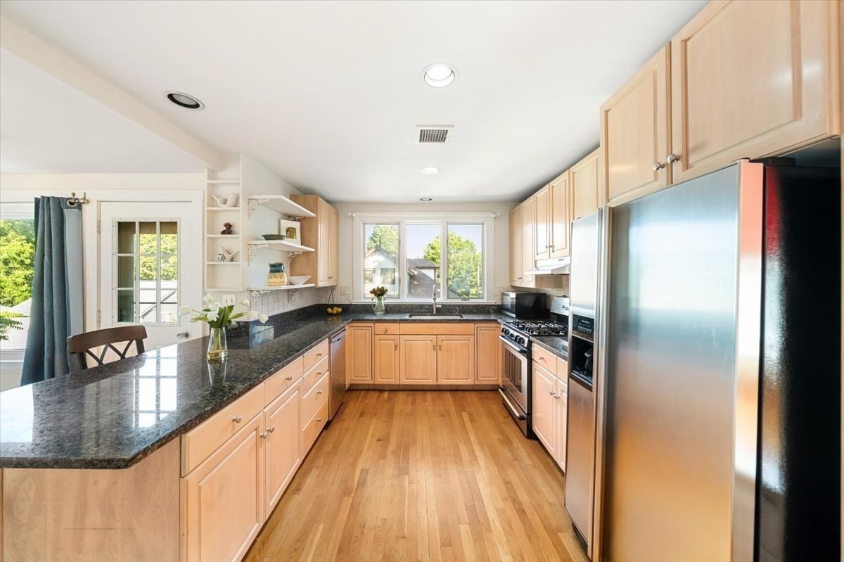 12 Barnes Road, Unit 2 Newton, MA 02458 - Photo 9 of 41 Gallery Image 9
