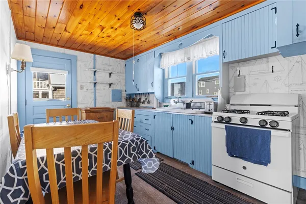 $749,900 | 1138 Succotash Road, Narragansett, RI 02879