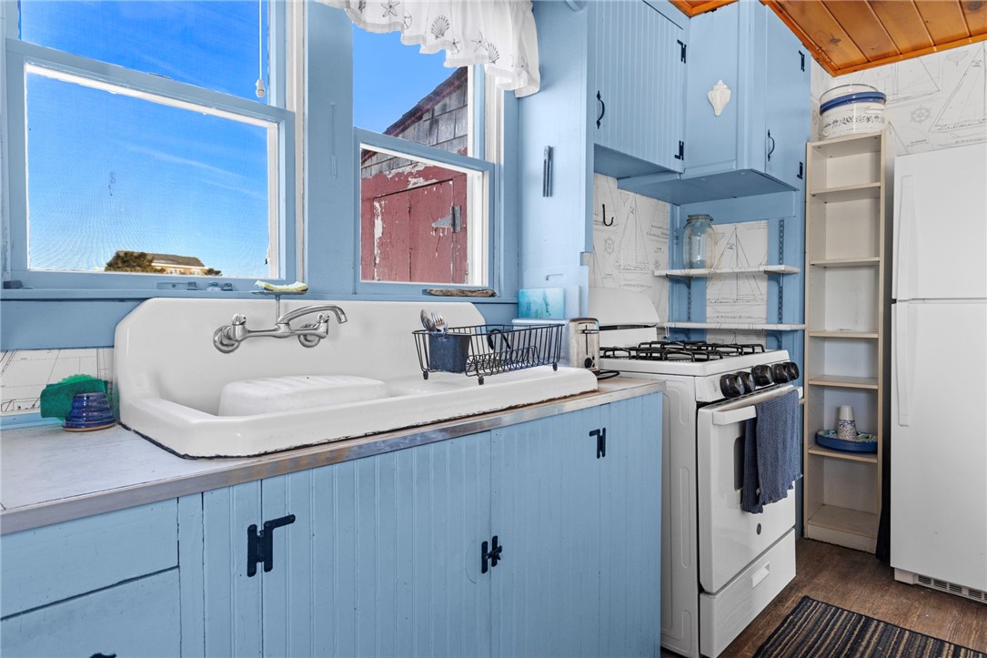 1138 Succotash Road Narragansett, RI 02879 - Photo 29 of 45