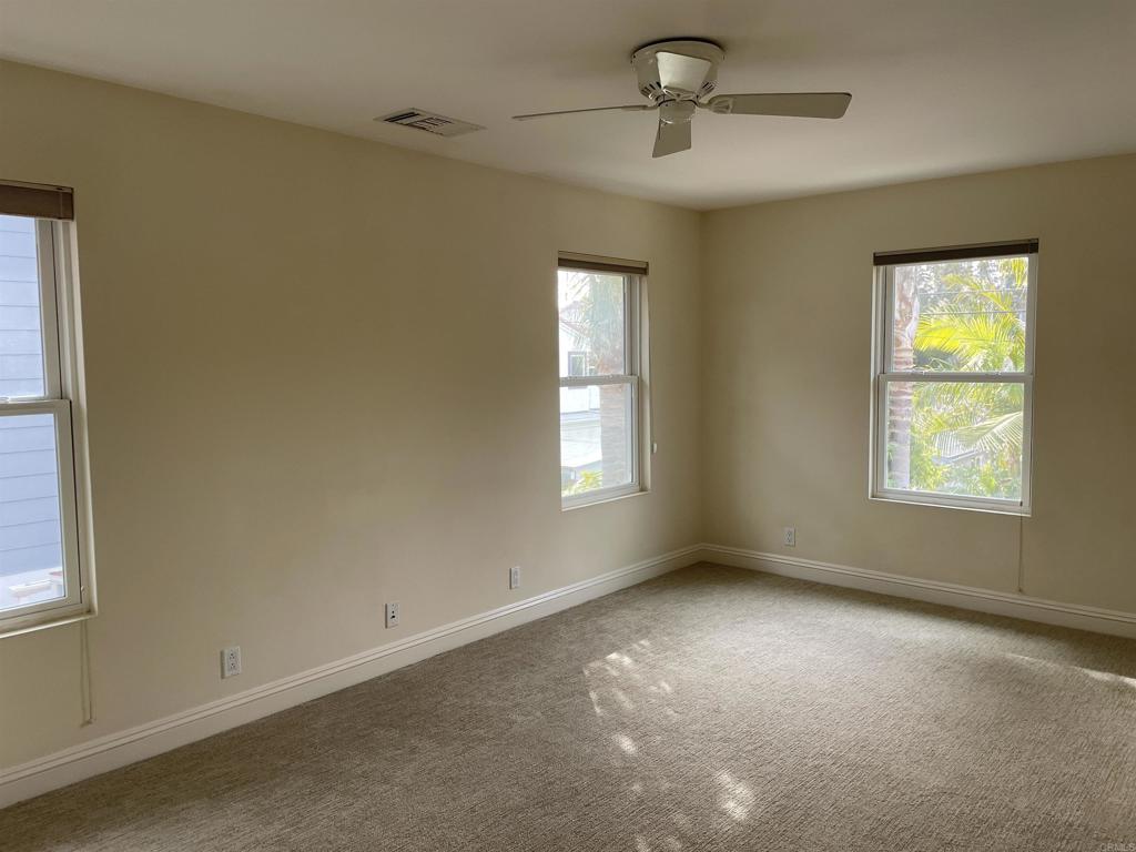 428 La Veta Avenue Encinitas, CA 92024 - Photo 20 of 25 an empty room with a window