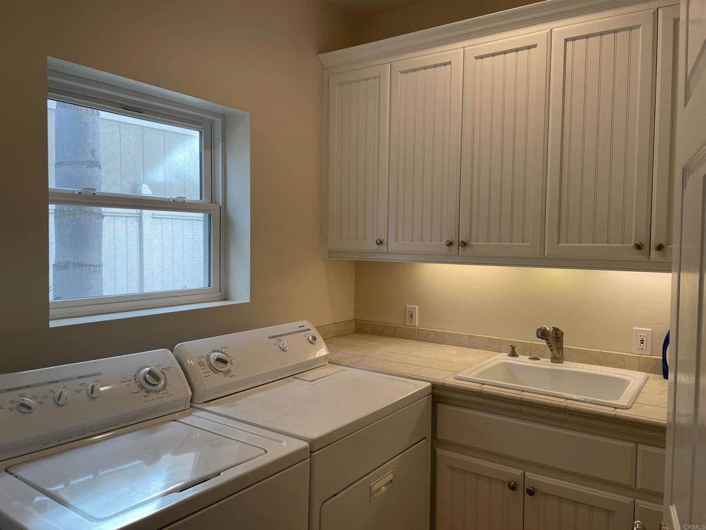 428 La Veta Avenue Encinitas, CA 92024 - Photo 22 of 25 a utility room with dryer and washer