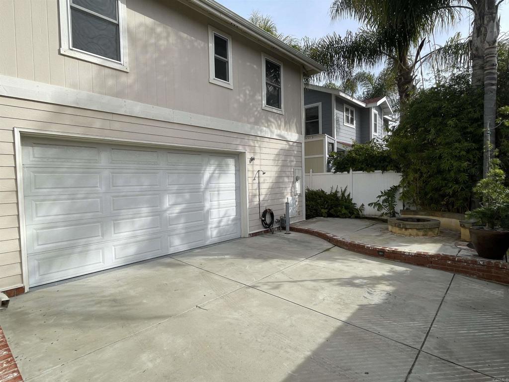 428 La Veta Avenue Encinitas, CA 92024 - Photo 25 of 25 a view of backyard of a house with plants and trees