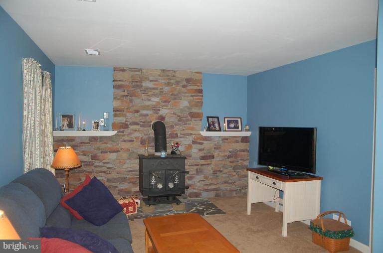 5569 Linton Road Sykesville, MD 21784 - Photo 9 of 16 Family Room