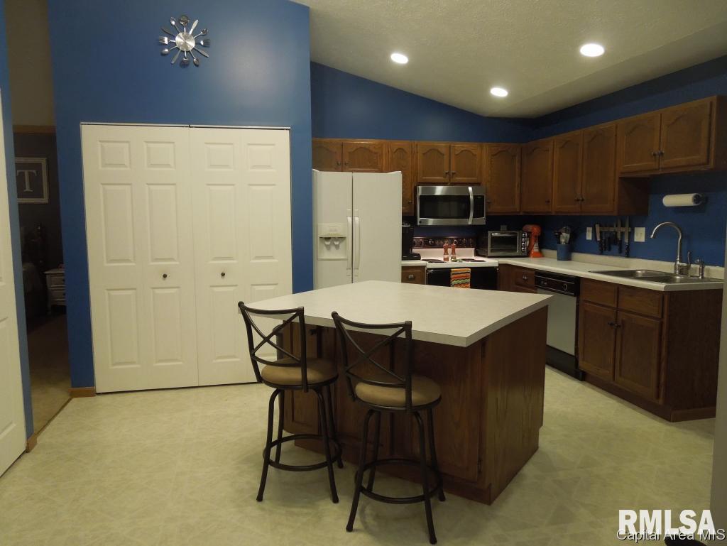 1908 Skipton Road Springfield, IL 62702 - Photo 5 of 15