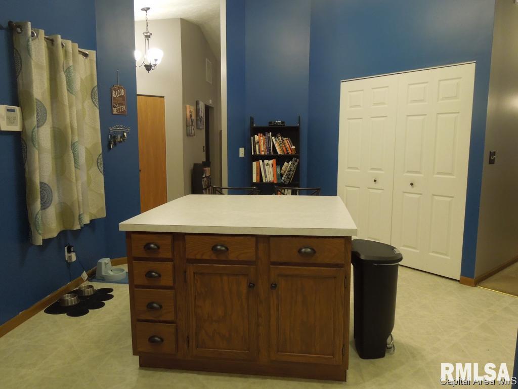 1908 Skipton Road Springfield, IL 62702 - Photo 6 of 15