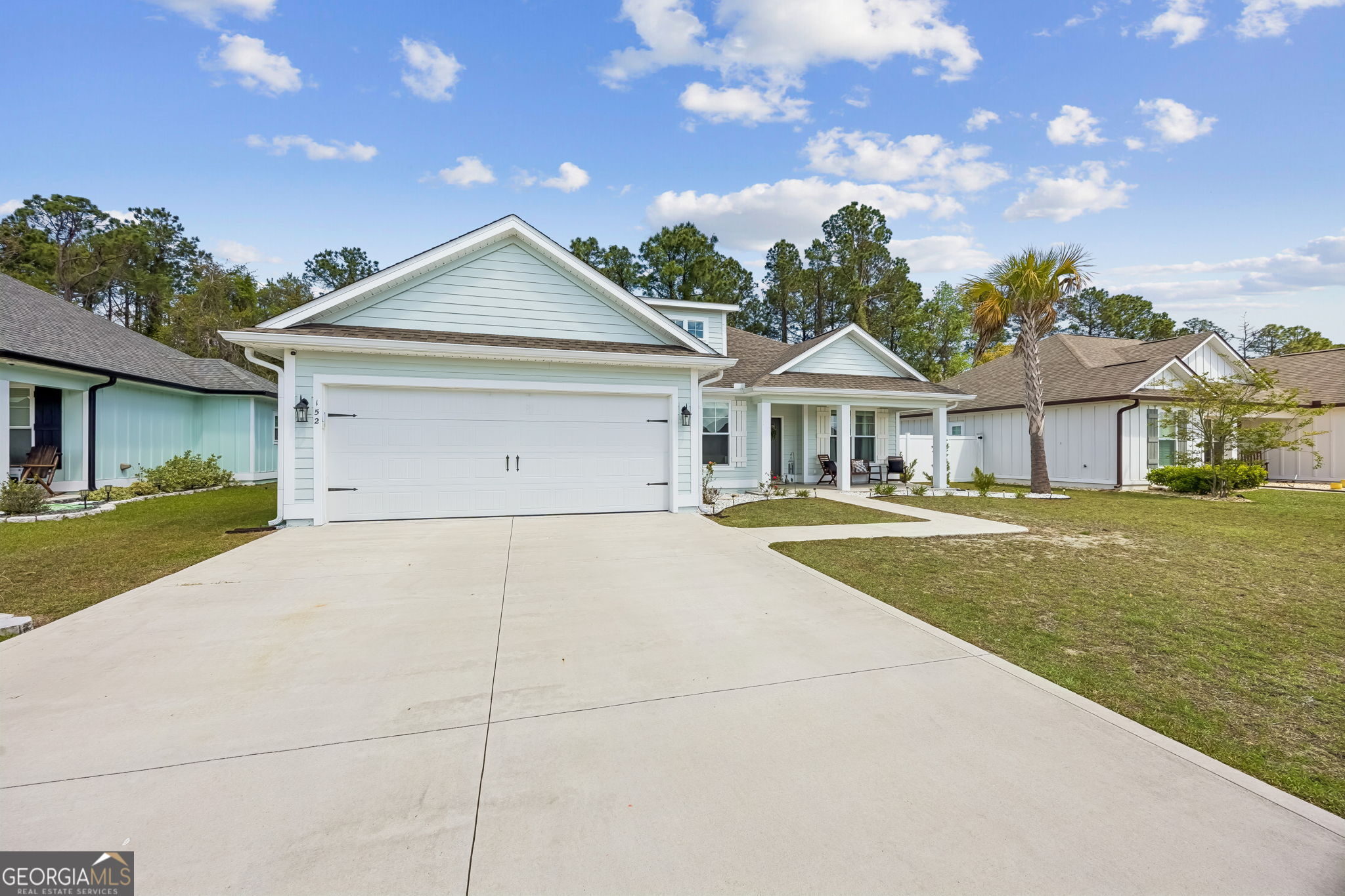 152 Verano Street Kingsland, GA 31548 - Photo 3 of 55 a front view of a house with garden