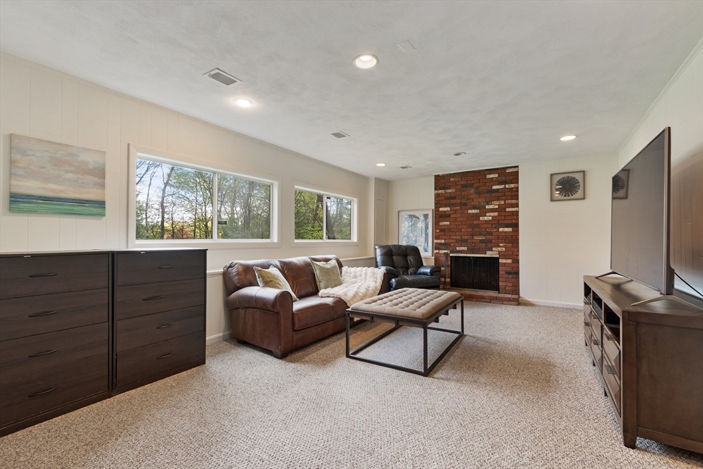 86 Framingham Road Southborough, MA 01772 - Photo 16 of 36