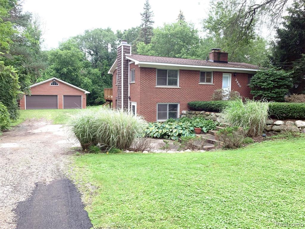 2880 Ridge Road White Lake, MI 48383 - Photo 3 of 51