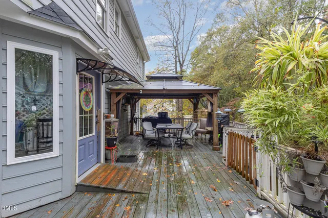 a view of house with trees in the background