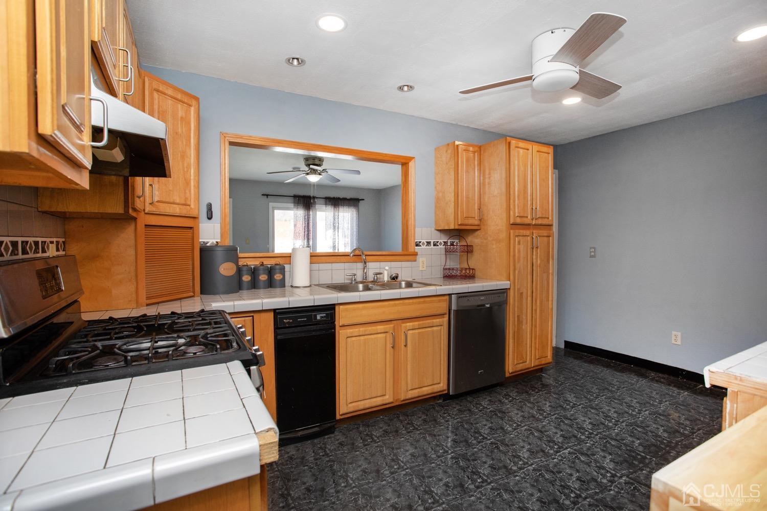 51 Hilliard Road Old Bridge, NJ 08857 - Photo 19 of 39 Gallery Image 19