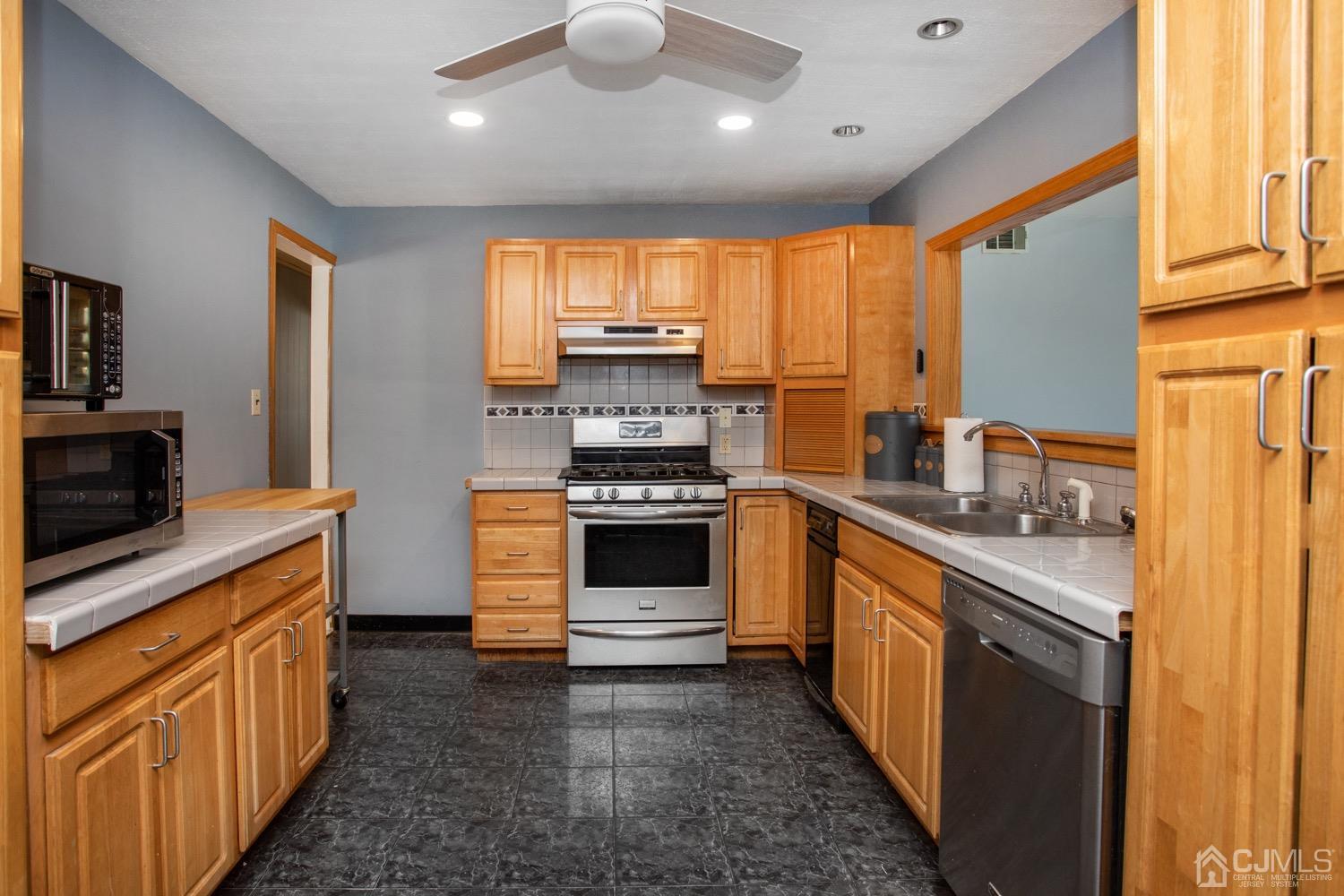 51 Hilliard Road Old Bridge, NJ 08857 - Photo 20 of 39 Gallery Image 20