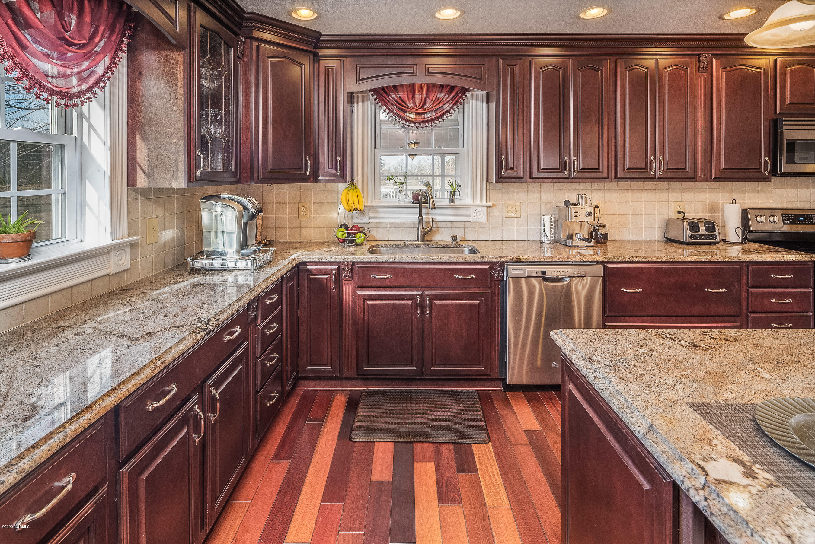 910 Mill Road Washington, NC 27889 - Photo 21 of 101 ample counter space